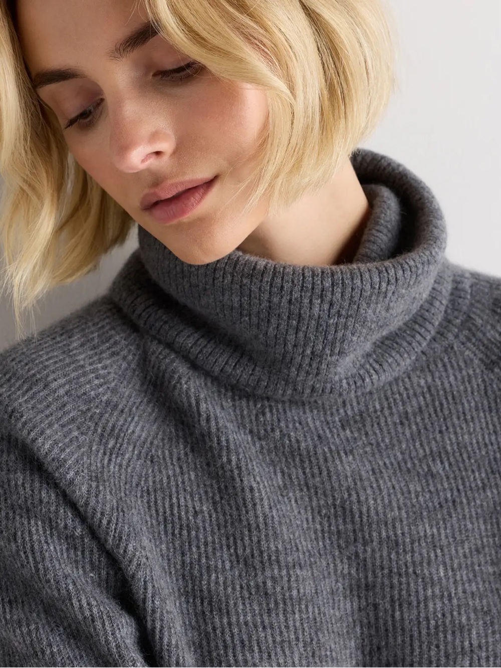 Quince Lightweight Baby Alpaca Turtleneck Sweater - Gray - Picture 3 of 3